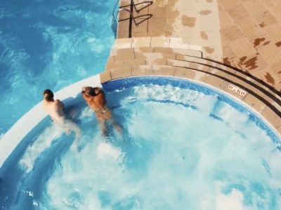 les piscines naturistes à Arnaoutchot
