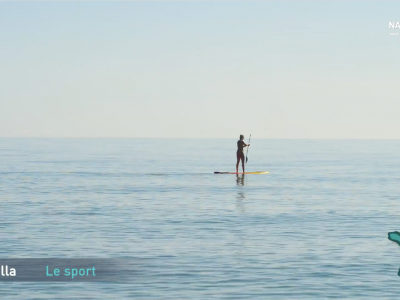 paddle nu en Méditerranée
