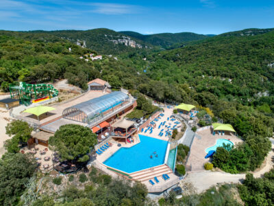 Les piscines naturistes et le toboggan de la Sablière