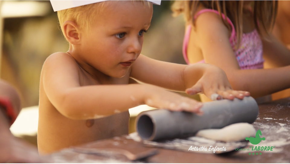 Des activités de découverte adaptées au enfants naturistes