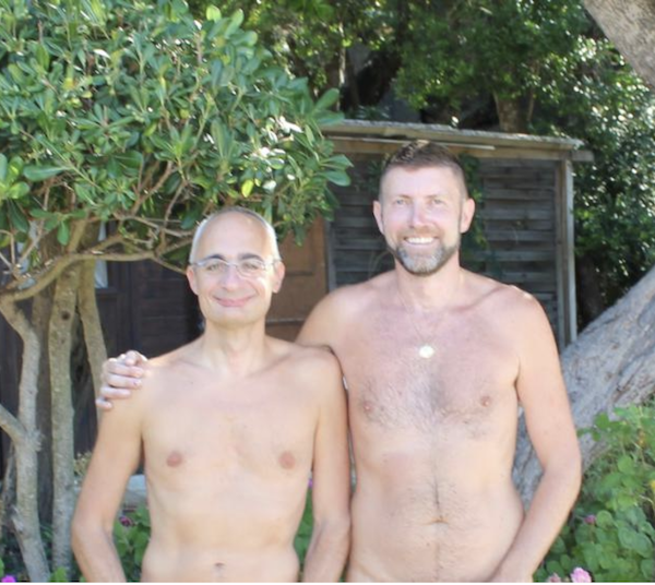 Paul et Vincent, hôtes du Château Guiton, camping naturiste en Gironde