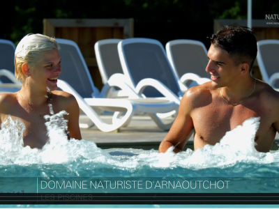 Les piscines à Arnoutchot forment un véritable parc aquatique dédié au naturisme dans les Landes