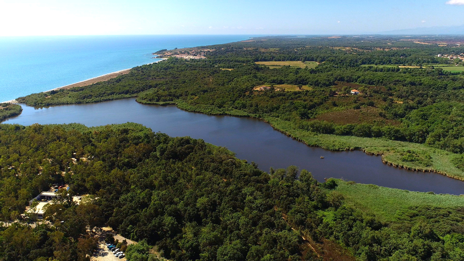 etang corse naturisme