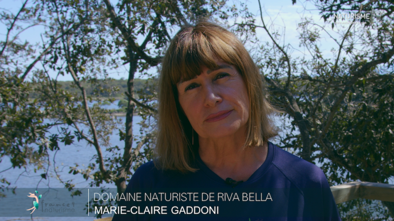 Marie Claire Gadoni propriétaire de Riva Bella nous présente les hébergements naturistes du village