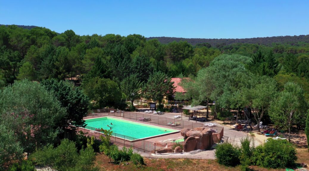 Piscine familiale du camping naturiste Messidor