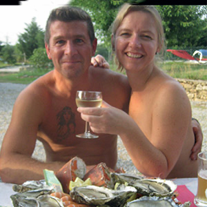 Alex et Mélanie, propriétaires de la Ferme de l'Oliverie et leur accueil chaleureux