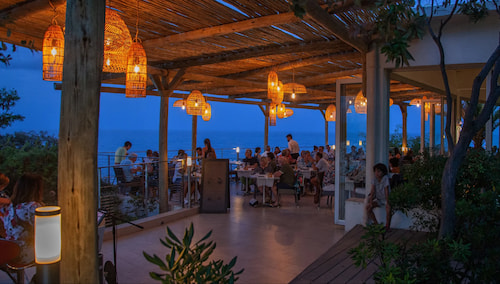 restaurant panoramique de Bagheer face à la mer Méditerranée