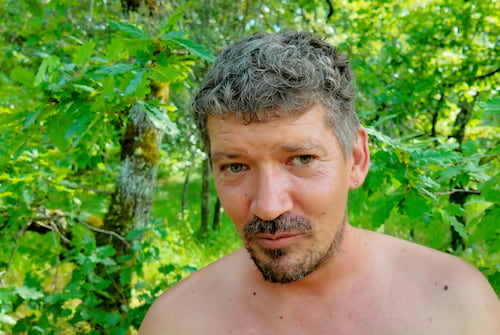 Avis de Julien qui vient avec sa famille et son chien sur le camping naturiste des Manoques