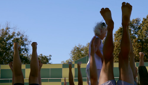 L'activité Yoga à Riva Bella en Corse avec un animateur