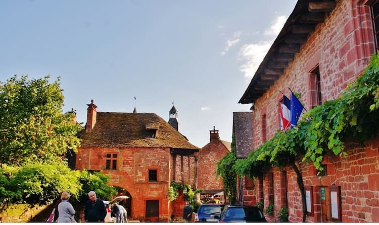 Mairie de Collonges un écrin aux pierres rouges