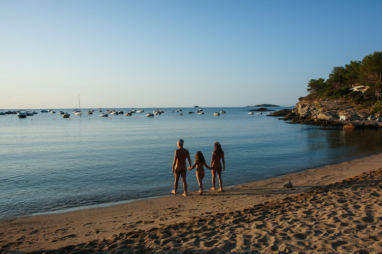 Plage naturiste de la Chiappa en Corse du Sud
