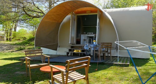 bungalow toile en location au camping naturiste Millefleurs en Ariège