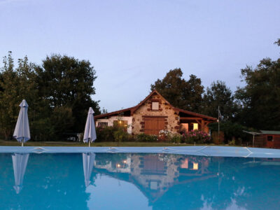 Les locations de dernière minute du Coteau de l'Herm, camping naturiste en Dordogne