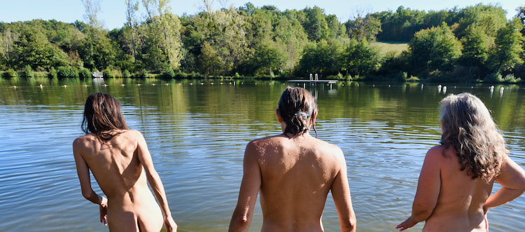 Naturisme féminin: liberté, défis et acceptation en France