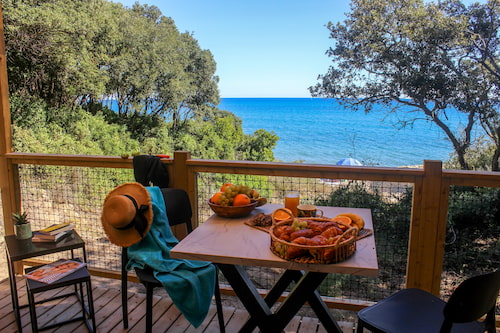 Calella vue sur la mer d'une location du camping naturiste en Corse