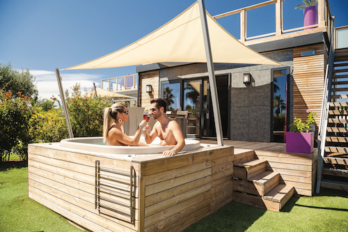 Location naturiste Pearl avec bains à remous CHM René Oltra