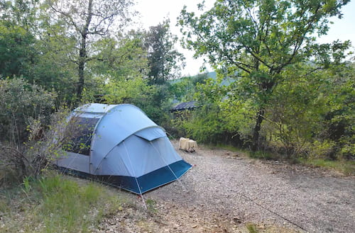 UN emplcaement camping pour naturistes en itinérance à Verdon Provence