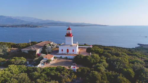Vue des Cerbicales depuis le phare de la Chiappa en Corse du sud