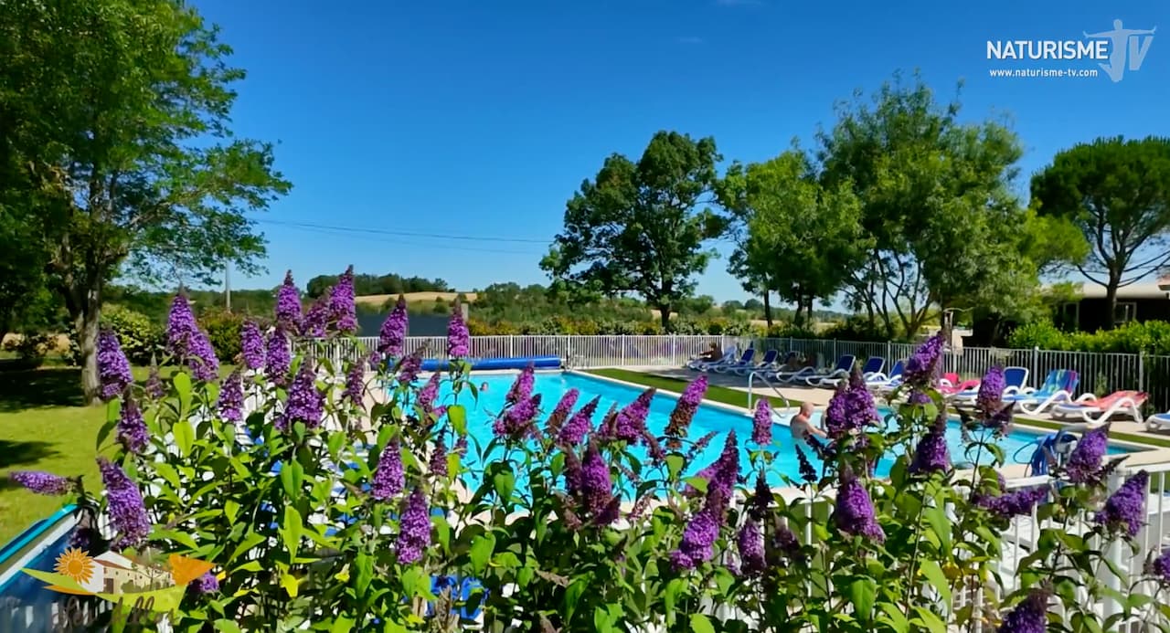 Avis sur le camping naturiste Les Aillos: vue de la piscine