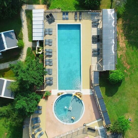 espace piscines du Coq Rouge, camping naturiste en Corrèze